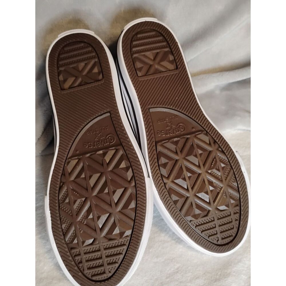 NEW Kid's Converse Shoes - Picture 3 of 7